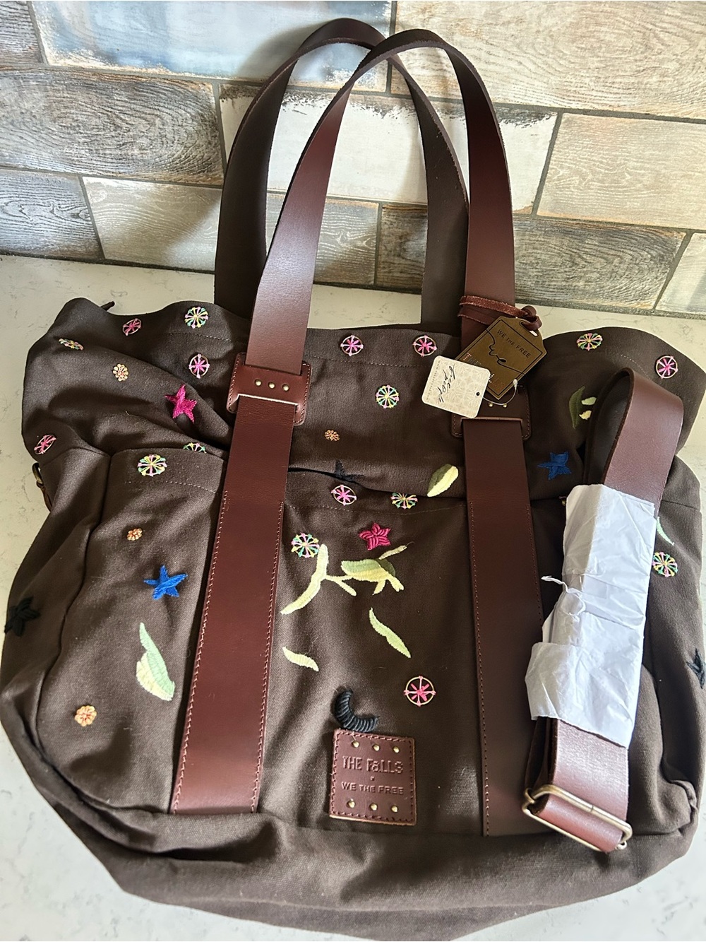 NWT We The Free x The Falls Long Weekend Bag in Olive - Picture 3 of 16